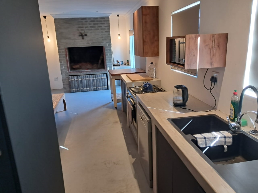 4 Bedroom Property for Sale in Redelinghuys Western Cape